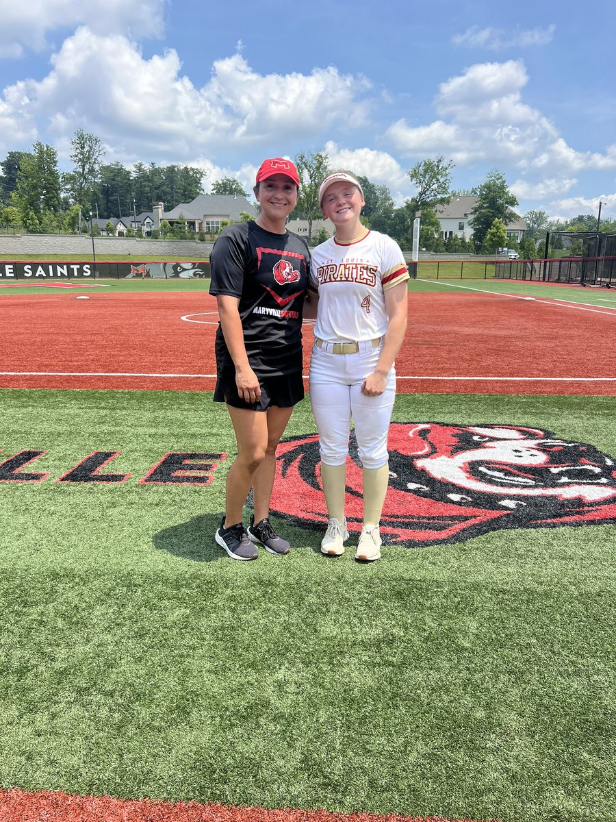 Thank you so much for another amazing camp today <a href="/MUSaintsSB/">Maryville Softball</a> <a href="/ChaninLuz/">Chanin Luz Billings</a> <a href="/CoachKBSwan/">Kayleigh Behymer-Swan</a> I had a great time with everyone. Hope to see you this weekend!
