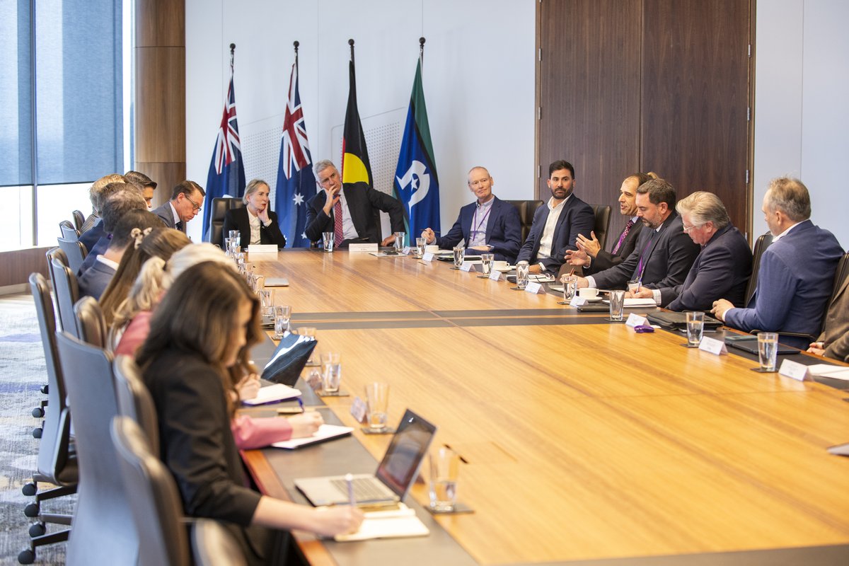 Coal was a dirty word under Labor - but the Crisafulli LNP Government is taking action to boost exports, cut red tape, and support regional jobs.

This week, Minister for Natural Resources, <a href="/DaleLast1/">Dale Last</a>, and I joined industry leaders to get the coal supply chain moving.

Labor