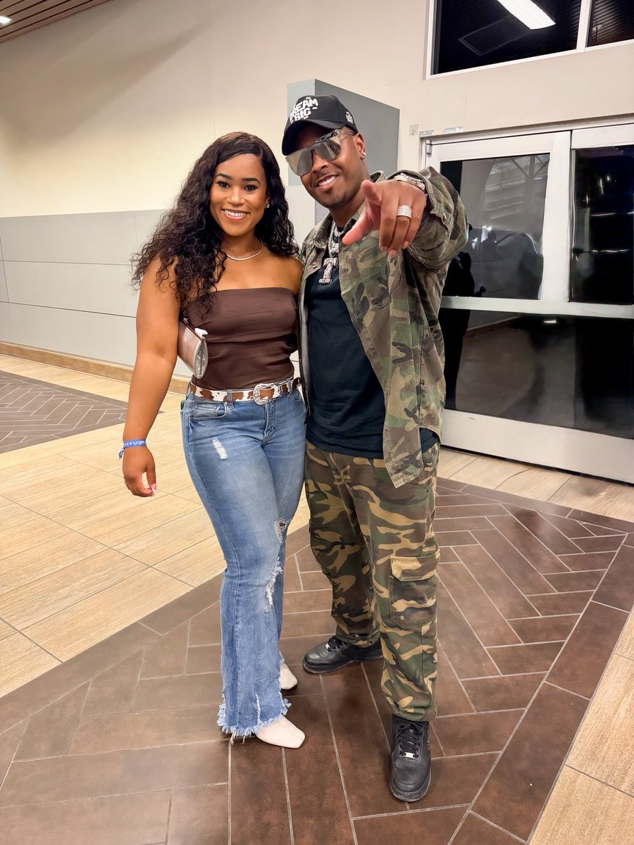Sydney Simone (@sydneysimone1) on Twitter photo Down in the Country in my #DenimandBoots 😉🐎 I danced so much my hips were burning lol!!! Needless to say, a time was had! King George, Tonio Armani, 803 Fresh, N'Tune, and of course Rude Jude had it rocking! And... I know two more line dances! <a href="/AshleyReneeWx/">AshleyRenee`Wx</a> catch up! Lol Down in the Country in my #DenimandBoots 😉🐎 I danced so much my hips were burning lol!!! Needless to say, a time was had! King George, Tonio Armani, 803 Fresh, N'Tune, and of course Rude Jude had it rocking! And... I know two more line dances! <a href="/AshleyReneeWx/">AshleyRenee`Wx</a> catch up! Lol