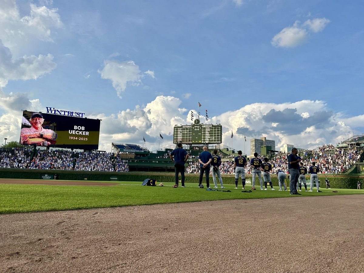 Moment of silence for Bob Uecker before the start of the series at Wrigley. 🫶🏻