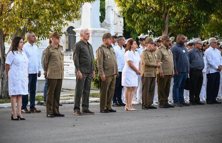 En el aniversario 120 de la muerte de Máximo Gómez, #Cuba rindió homenaje hoy al experimentado jefe militar dominicano, por su aporte invaluable a las luchas por la independencia cubana.

🔗 acortar.link/9k2KEz

#Guantánamo  #120Aniversario