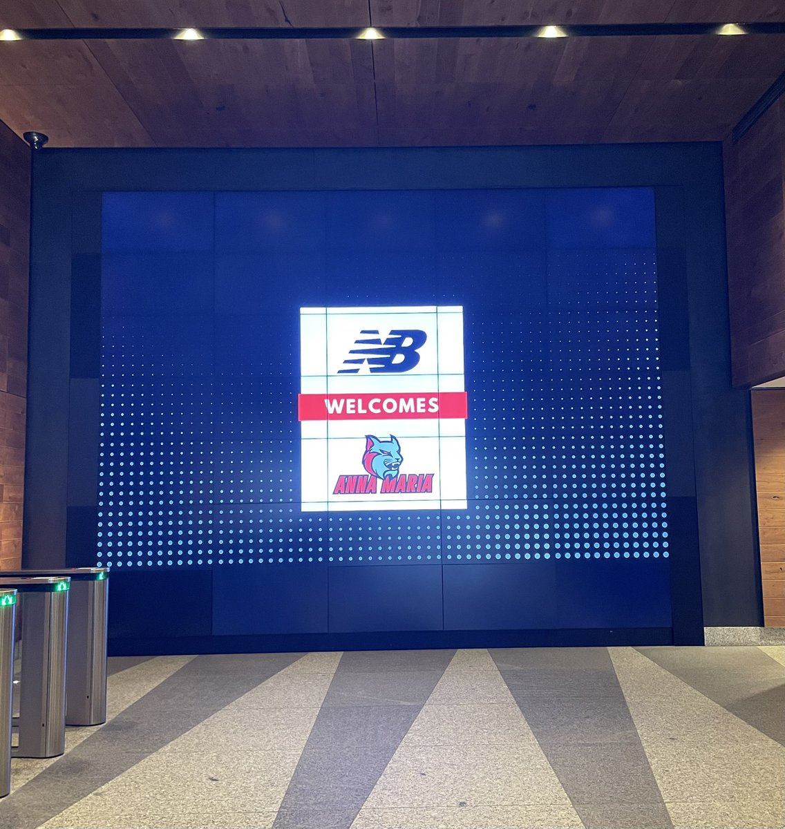 DavidMcCauley09's tweet photo. Thank you to our partner and friends at @newbalance Appreciate the hospitality this afternoon! @goannamaria https://t.co/IFHlPzVQVp