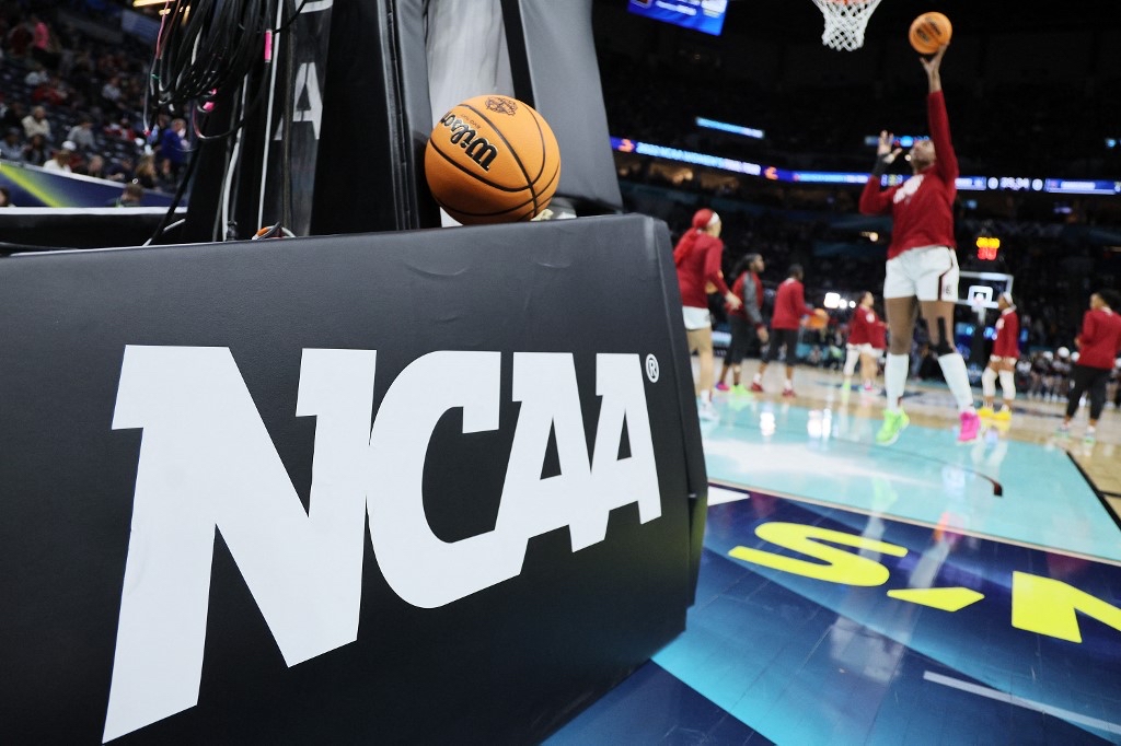 Today’s Betting Industry News 📰 

NCAA Agrees to Settle Lawsuit and Pay Billion to Student Athletes

Read More ➡ ow.ly/LOuo50WaXir

#sportsbetting #news #sportsbusiness #betting