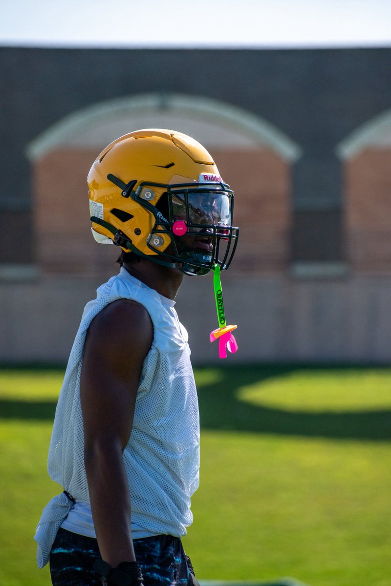 Arman1Dunlap's tweet image. Class of 2027 | DB/CB | Spring Valley HS (SC)
5’7” | 160 lbs | GPA: 3.8
40yd: 4.5 | 100m: 11.39 | 200m: 23.32
Coachable. Fast. Locked in.
📩 : armanidunlap00@gmail.com
📞 : +1 (803) 360-5675 
#DBProspect #TrackSpeed #ClassOf2027 #Recruiting @SVVikings_FB @gobigrecruiting