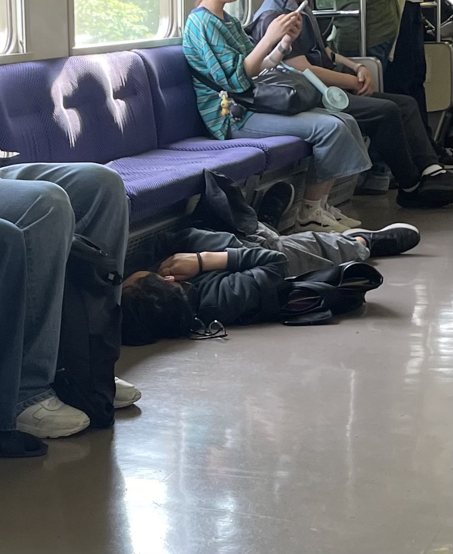 今朝
メガネ潰れるよ