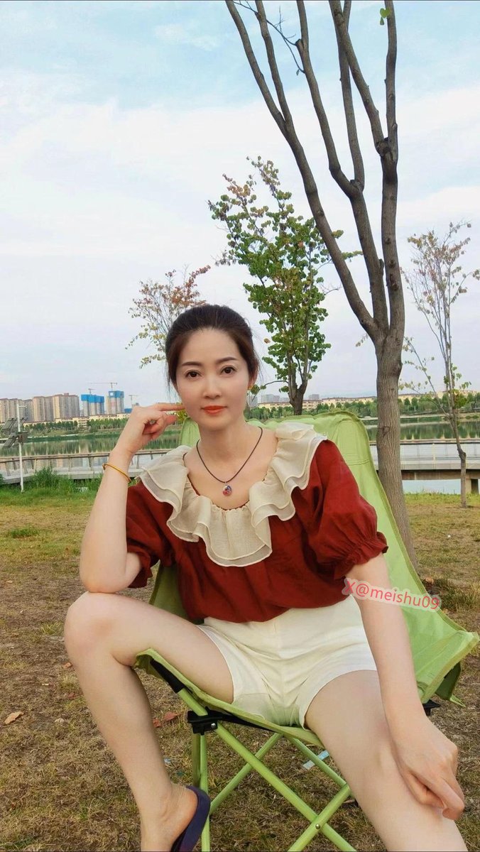 熟女姐姐满满的女人味

后来才发现，并不是所有的喜欢都会有结果，终究要明白，遇见就已经很难得，你让我觉得，我们的关系，不止这样，又只能这样。 https://t.co/SCgAPWG6UD