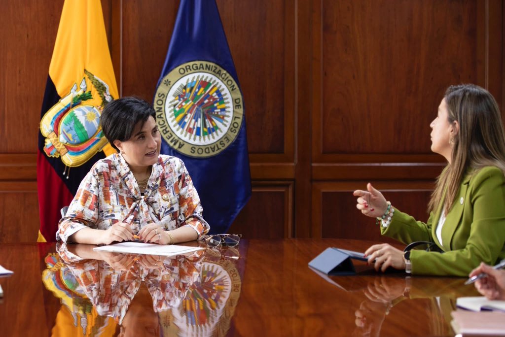 CancilleriaEc's tweet photo. Además: Implementación del Programa de Asistencia para el control de Armas y Municiones, capacidades del sistema de justicia para combatir las amenazas a la seguridad pública, programa de seguridad multidimensional y posible visita del Secretario General Albert R. Ramdin a 🇪🇨. https://t.co/G5rn0uFTTt