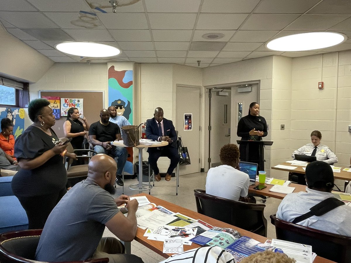 Tonight, Director Porter presented <a href="/MayorBowser/">Mayor Muriel Bowser</a> FY26 #GrowDC budget to Commissioners and residents representing <a href="/ANC_8B/">ANC 8B</a> Learn more about the Mayor’s FY26 budget: budget.dc.gov.