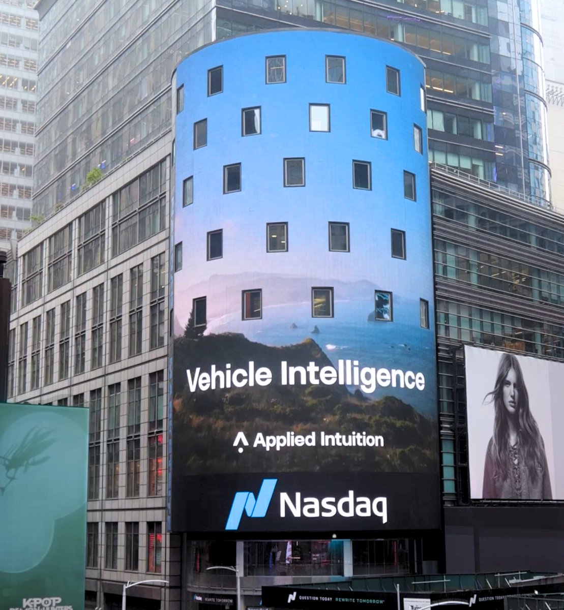 AppliedInt's tweet image. Spotted in Times Square! 👀
We just announced our Series F on Nasdaq Tower. The road ahead is long — and we’re hiring top talent to help drive the future of vehicle intelligence. Join us: appliedintuition.com/careers?utm_so…
#nasdaq #seriesf #announcement