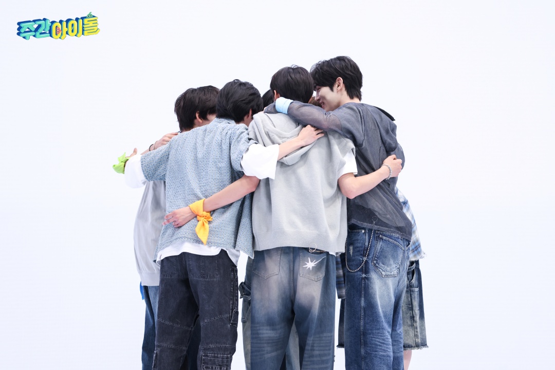 #주간아 #주간아이돌 <a href="/weeklyidol_/">주간아이돌 (Weekly idol official)</a>
#킥플립 #KickFlip <a href="/kickflip_jype/">KickFlip</a>

주간아이돌 접수한 만찢 비주얼 KickFlip 🔥
평정기가 궁금하다면?

6월 20일 (금)
MBC M 오후 5시 30분
MBC every1 밤 11시 30분
주간아 본방사수📺