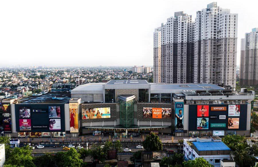 ModelBengal's tweet image. One of the Biggest Deal happened in Kolkata😊

US-based Blackstone - the world&apos;s largest alternative asset manager, has acquired South City Mall, eastern India&apos;s current largest mall, for ₹3,250 crore. 

©️ @bengalwithrohit

#southcitymall #blackstone
#Bengalmodel