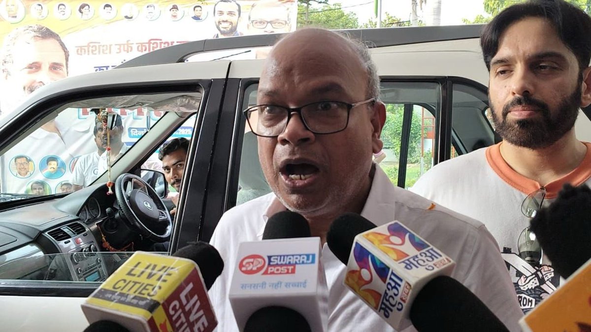 कांग्रेस के बिहार चीफ राजेश राम के 
पीछे खड़े दाढ़ी वाले हैं शत्रुघ्न सिन्हा के सुपुत्र..
बिहार में चुनावी मौसम है 
सो ये एकबार फिर भाग्य आजमाने के लिए बेचैन हैं 
कांग्रेस का टिकट चाहिए 
पिछली बार नितिन नवीन ने बांकीपुर के जंग में इनको चालीस हज़ार वोट से हराया था.