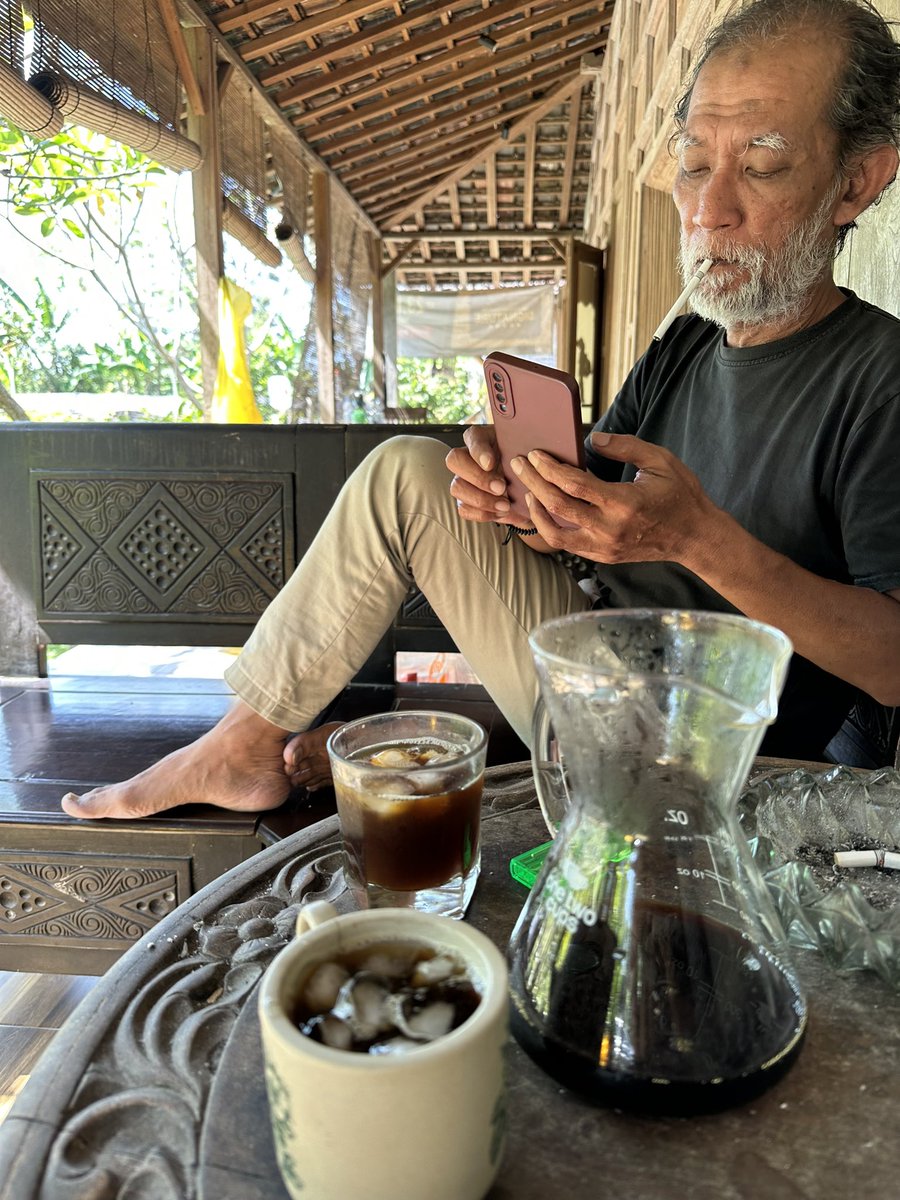 Moh. Thoha (@citogog) on Twitter photo Digawekkan Eyang Barista Emprip <a href="/picoez/">picoez</a> secangkir <a href="/senncoin/">SENN COFFEE INDONESIA</a> variyan Gilbas, dibuat dengan jurus v60+5 dan tambahan madu perawan, phiboost, dan es secukupnya.
βAwas nek muni raenak!β π
Aku di bawah tekanan ki, Pabay <a href="/iBayem/">π· πΆ π π π</a>. π₯΄ Digawekkan Eyang Barista Emprip <a href="/picoez/">picoez</a> secangkir <a href="/senncoin/">SENN COFFEE INDONESIA</a> variyan Gilbas, dibuat dengan jurus v60+5 dan tambahan madu perawan, phiboost, dan es secukupnya.
βAwas nek muni raenak!β π
Aku di bawah tekanan ki, Pabay <a href="/iBayem/">π· πΆ π π π</a>. π₯΄