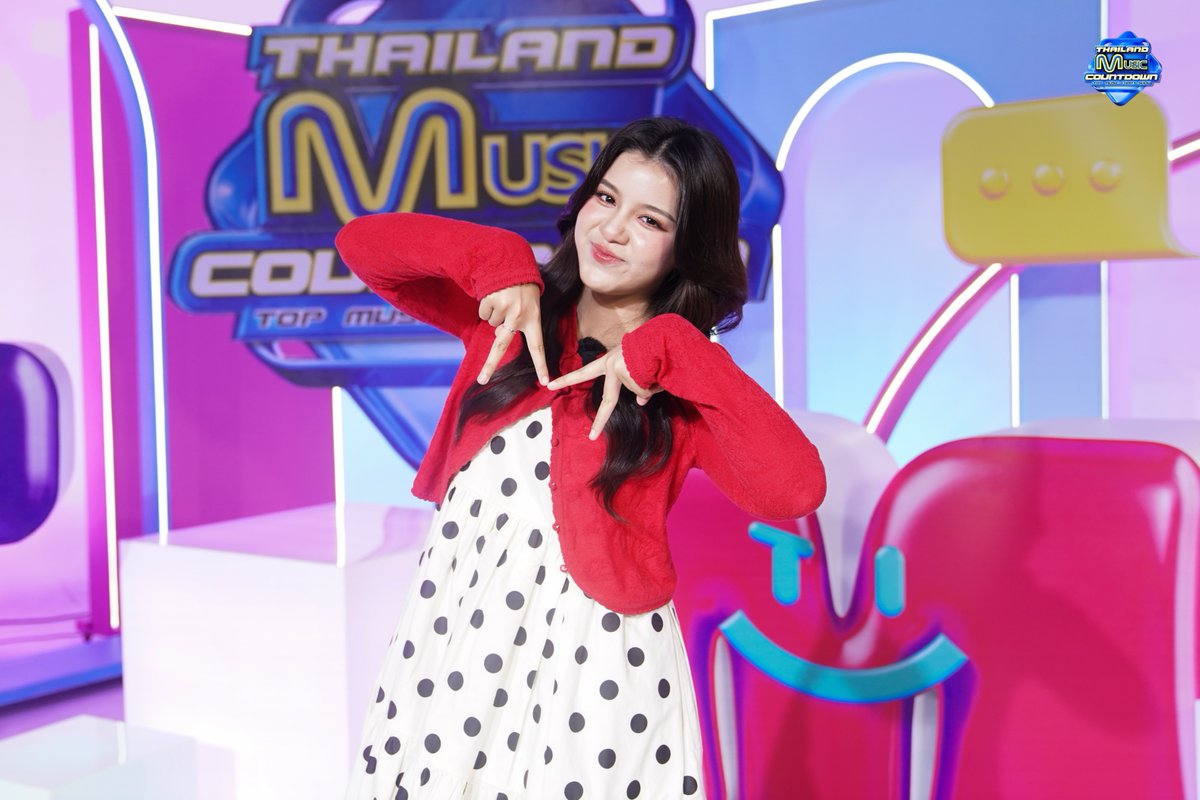 TMCcountdown's tweet photo. [OOTD✨] jaei - สวนดอกไม้ (flowers), ความรักที่เธอตามหา (love and found) | Thailand Music Countdown 

#jaei #TMC_EP5 
#TMC2025 #ThailandMusicCountdown 
#TrueCJCreations #Ch3Thailand https://t.co/EecQqVSmXK