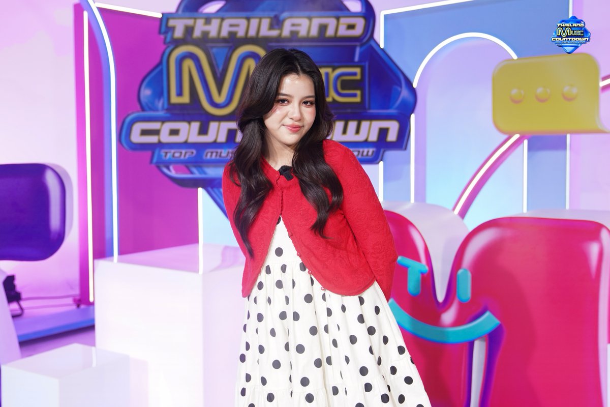 TMCcountdown's tweet photo. [OOTD✨] jaei - สวนดอกไม้ (flowers), ความรักที่เธอตามหา (love and found) | Thailand Music Countdown 

#jaei #TMC_EP5 
#TMC2025 #ThailandMusicCountdown 
#TrueCJCreations #Ch3Thailand https://t.co/EecQqVSmXK