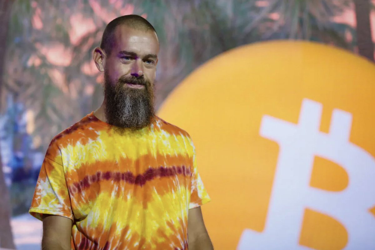 legenddottrade's tweet image. &amp;gt; internet kid from st. louis  
&amp;gt; builds dispatch software to track taxis at 15  
&amp;gt; obsessed with maps, movement, elegance  
&amp;gt; drops out of mizzou state  
&amp;gt; pulls up to silicon valley   
&amp;gt; builds a status-sharing tool in 2 weeks  
&amp;gt; later becomes twitter in ’06  
&amp;gt; posts first…