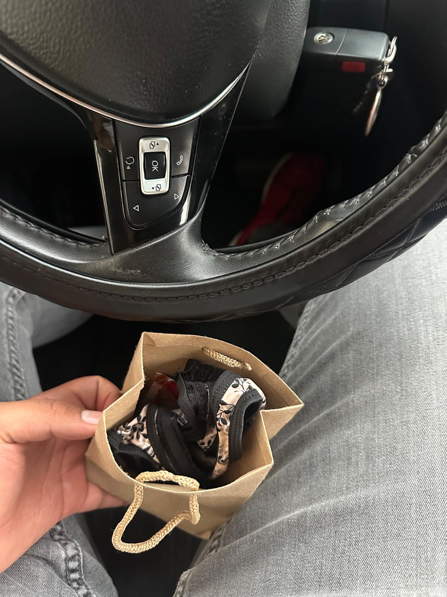Alberto72541195's tweet photo. @ReinaApasionad Encontrada! https://t.co/WV3RNW5eMC