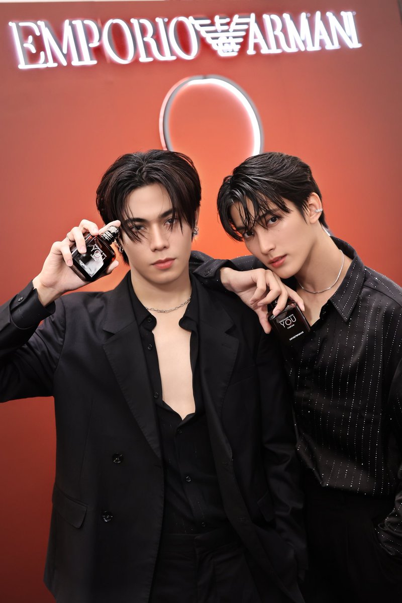 HeadquartesTH's tweet photo. โอม-เฟริสท์ #OhmFirst ในงานเปิดตัว Emporio Armani Stronger with you กลิ่นหอมเซ็กซี่ เย้ายวน ถ่ายทอดอารมณ์ความแข็งแกร่งและอิสระ และกลิ่นใหม่ล่าสุด Stronger with you Parfum กับกลิ่น Fougere Ambery Leathery

#OhmSarit 
#First_Chalongrat 
#โอมเฟริสท์ 
#armanibeautyTH https://t.co/RFHDpl2UVW