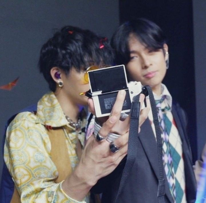 Bigat ng cam. Pang dalawahang tao dapat sa pagbuhat. 😅