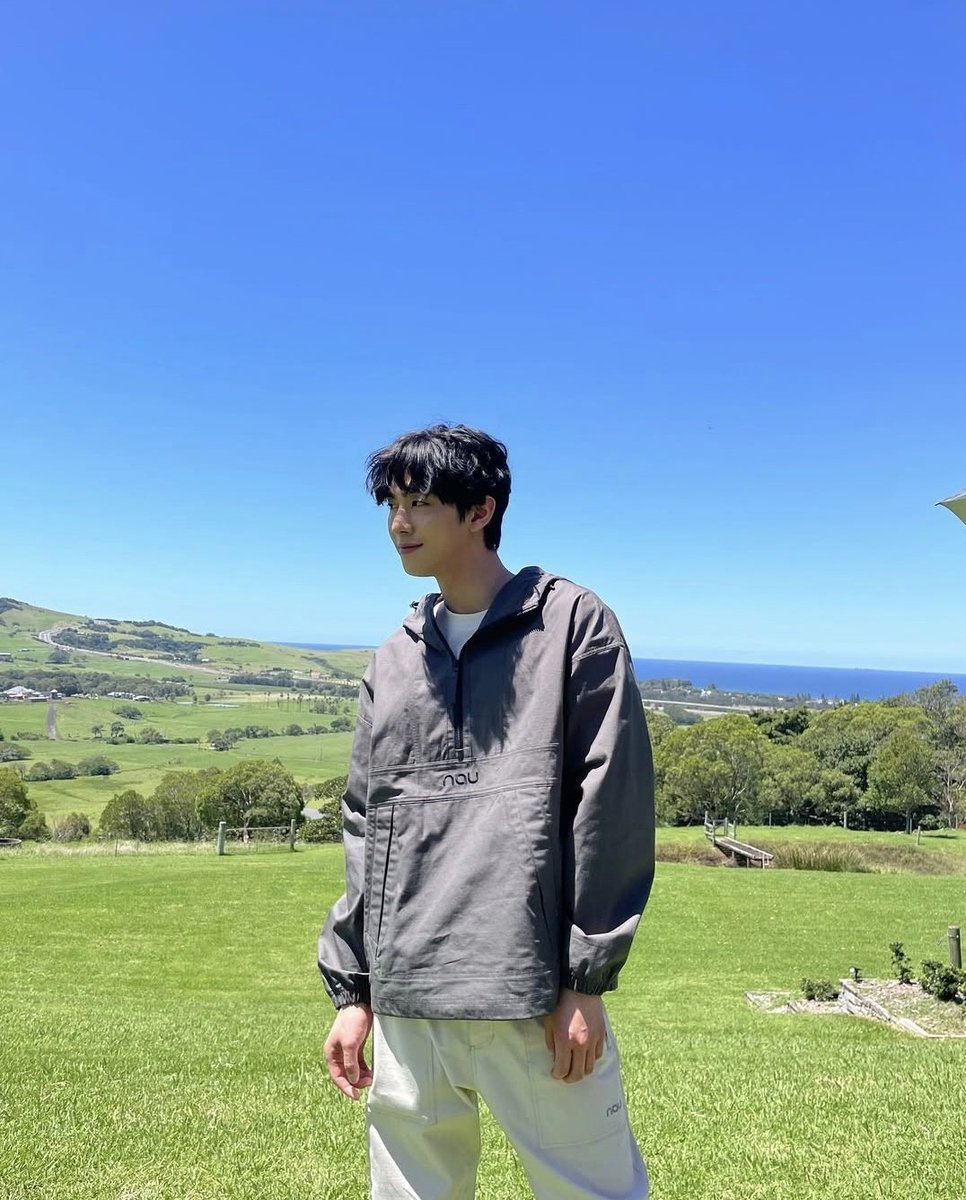 delightfulysh's tweet photo. Midday dreams in full bloom, arms full of pink balloons that I playfully asked him to buy with a little pout on my lips before. The air smelled like wildflowers, the whole meadow danced with us, and the love always feels like summer. https://t.co/nCzyH9N7D4