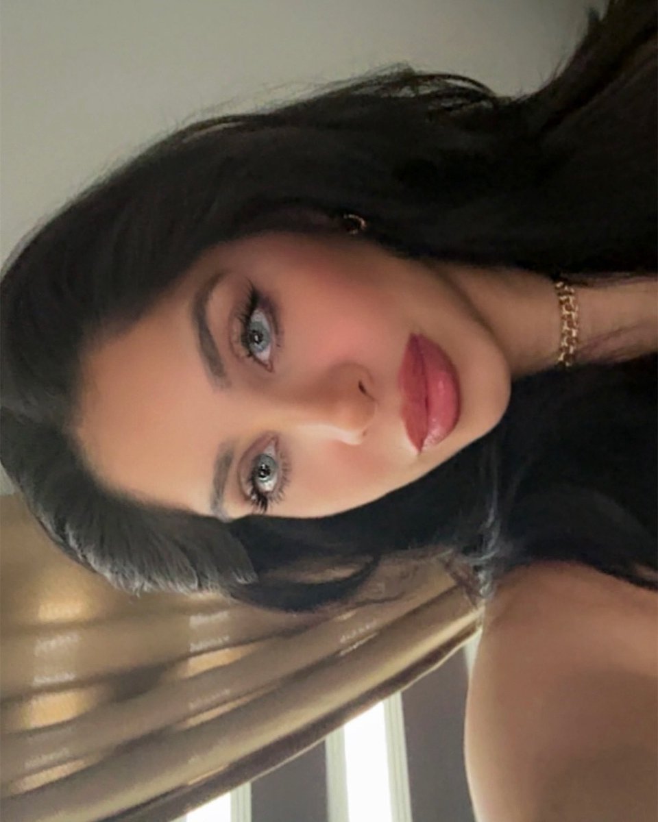 KrysRoseV's tweet photo. I cut my hair 🥰 https://t.co/LvbZg4QVeW
