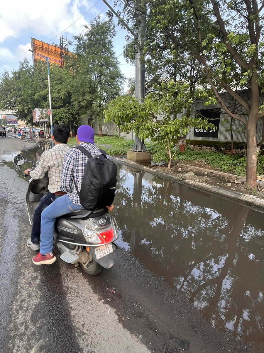 Plight of pedestrians on Nagar road, near ramwadi metro station.

Footpath construction was promised to start on 25th Apr 2025. 

Still no work.

<a href="/PMCPune/">PMC Care</a> <a href="/IamBapuPathare/">Bapusaheb Pathare-NCP_SP</a> 

#puneiswatching