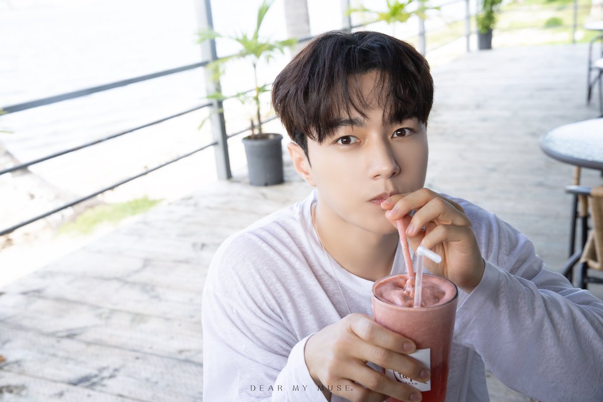 dearmymuse_foru's tweet photo. #KIMMYUNGSOO PHOTOBOOK [#Refresh]
비하인드컷 미리보기😊

✨특전 이벤트✨
디마뮤 독점 셀카 포카 1종 증정 (4종 중 랜덤)

📅 예약판매 기간
2025.5.30 18:00(KST)~2025.6.30 23:59(KST)

🖤선예매 판매 공지
🔗KOR https://t.co/iwrlImTTFL
🔗ENG https://t.co/5DSHRo5TCu

#김명수 #L #엘 #인피니트