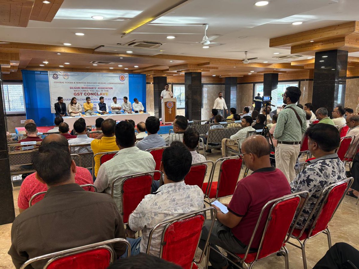 CGST Siliguri in collaboration with Siliguri Merchant Association held a GST Conclave on #8YearsOfGST.
Dr. Jeetesh Nagori, Commissioner, addressed trade &amp; tax professionals, emphasizing regular SAMVAD with taxpayers &amp; timely redressal of concerns. <a href="/cbic_india/">CBIC</a>