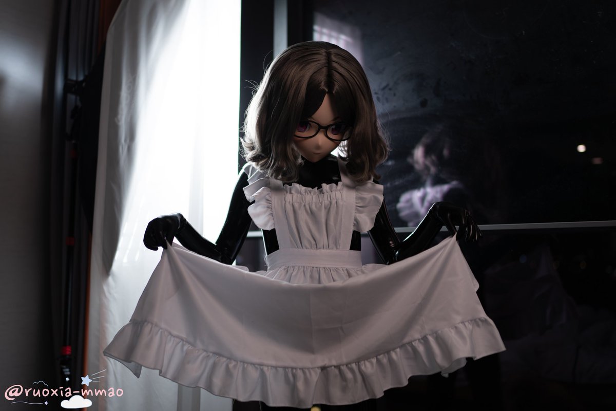 女仆的礼仪是掀起裙子？
摄影：<a href="/ruoxia_mmao/">若霞_mmao</a>