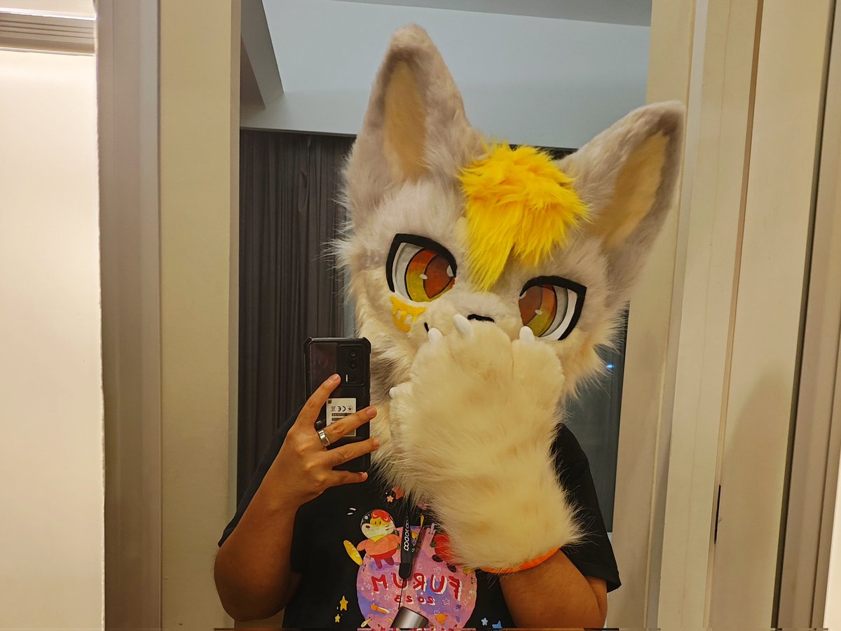 *jumps out of nowhere and appears in your feed* 

OwO!
Omg who's this?!? 😳💛✨

Finally he's exist IRL 🥺✨
#fursuit #furry