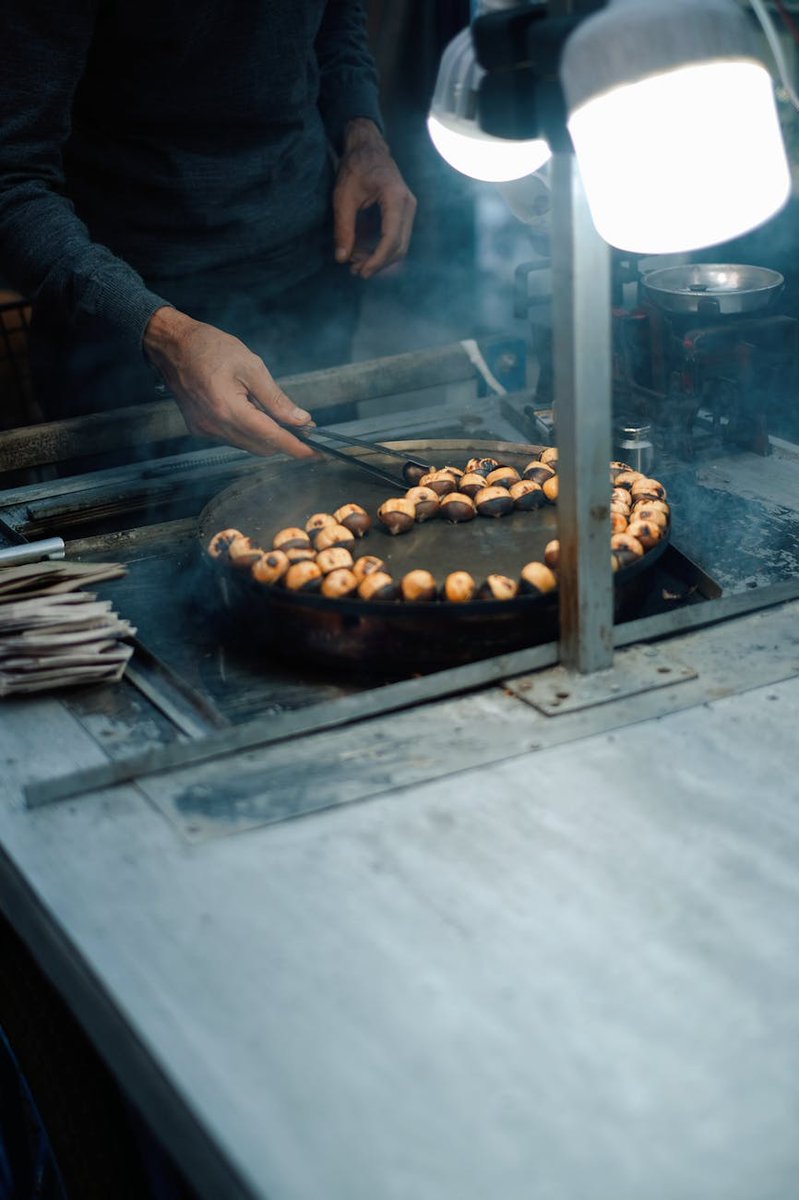 Juliana31159043's tweet image. Just roasted a batch of almonds with a smoky paprika kick!��Perfectly crunchy and packed with flavor. Try low heat for even roasting. What's your fave nut to roast?��#NutRoasting #FoodieVibes