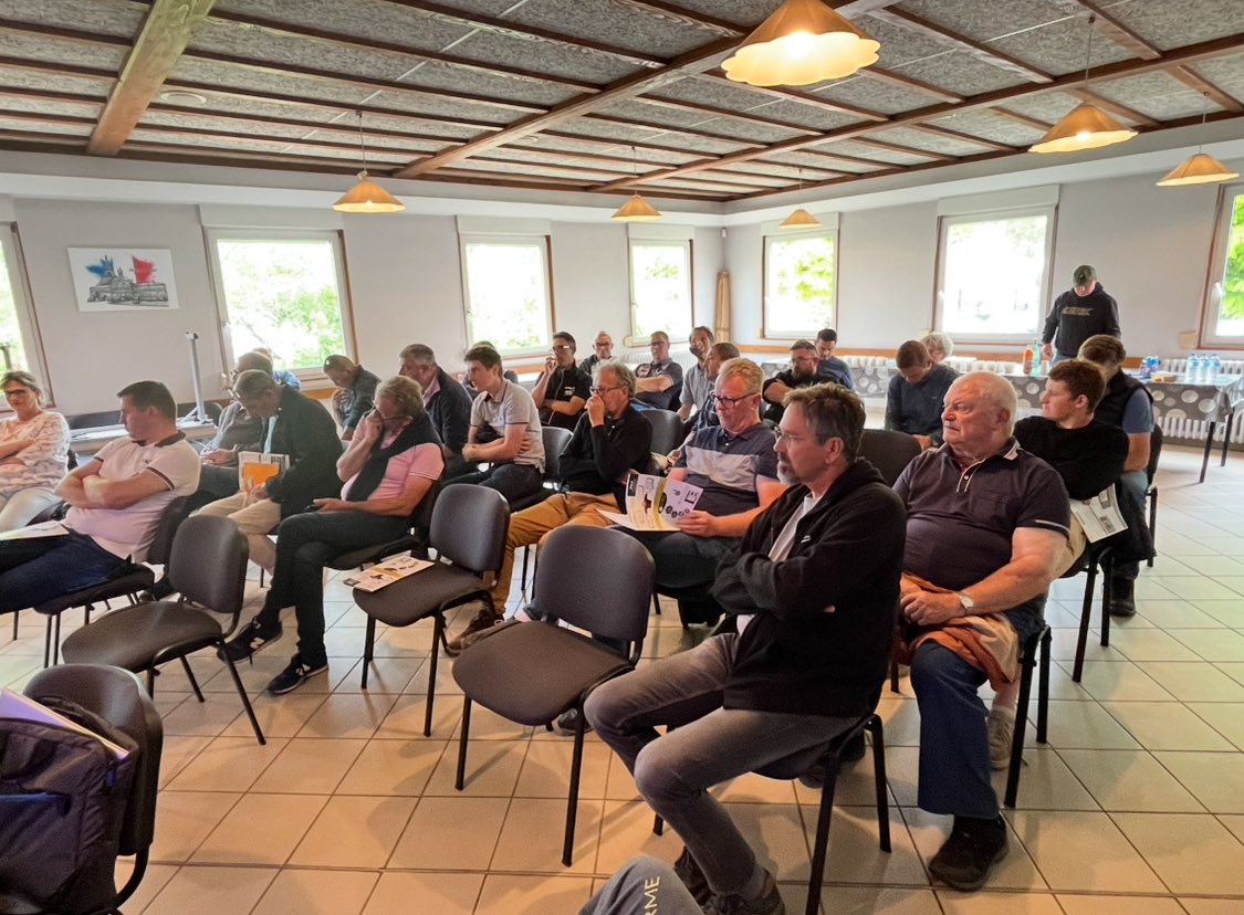 📍 Présents à l’AG de la FDGEDA de l’Aube pour présenter nos outils d’aide à la décision 👨‍🌾

🧭 Tableau de bord en temps réel
💻 Agrisim3D pour les coûts de production
🤖 MAX, notre IA pour les marchés agricoles

➡️ Pour enfin décider au bon moment.
#Agriculture #IA #Pilotage