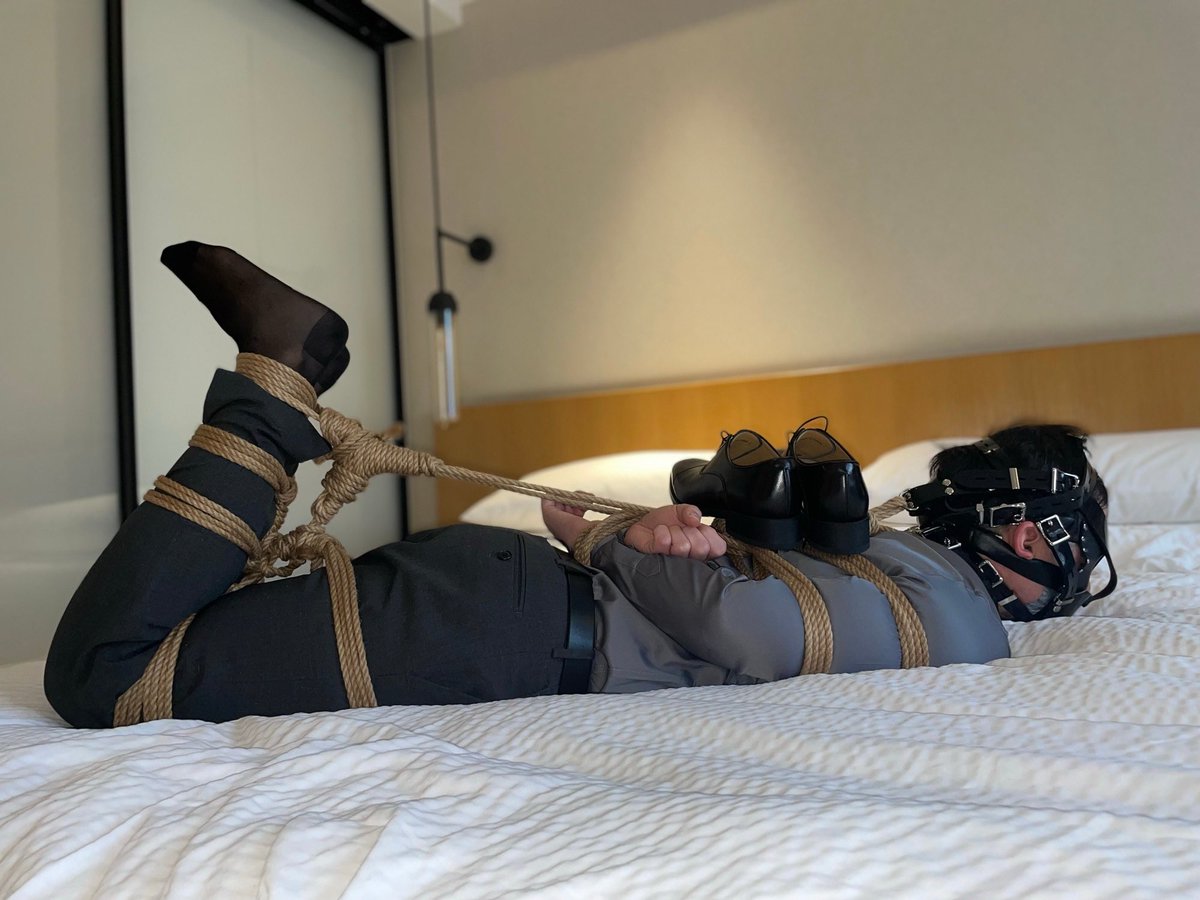 shoes off please 
<a href="/RopeBoyBound/">RBB</a>