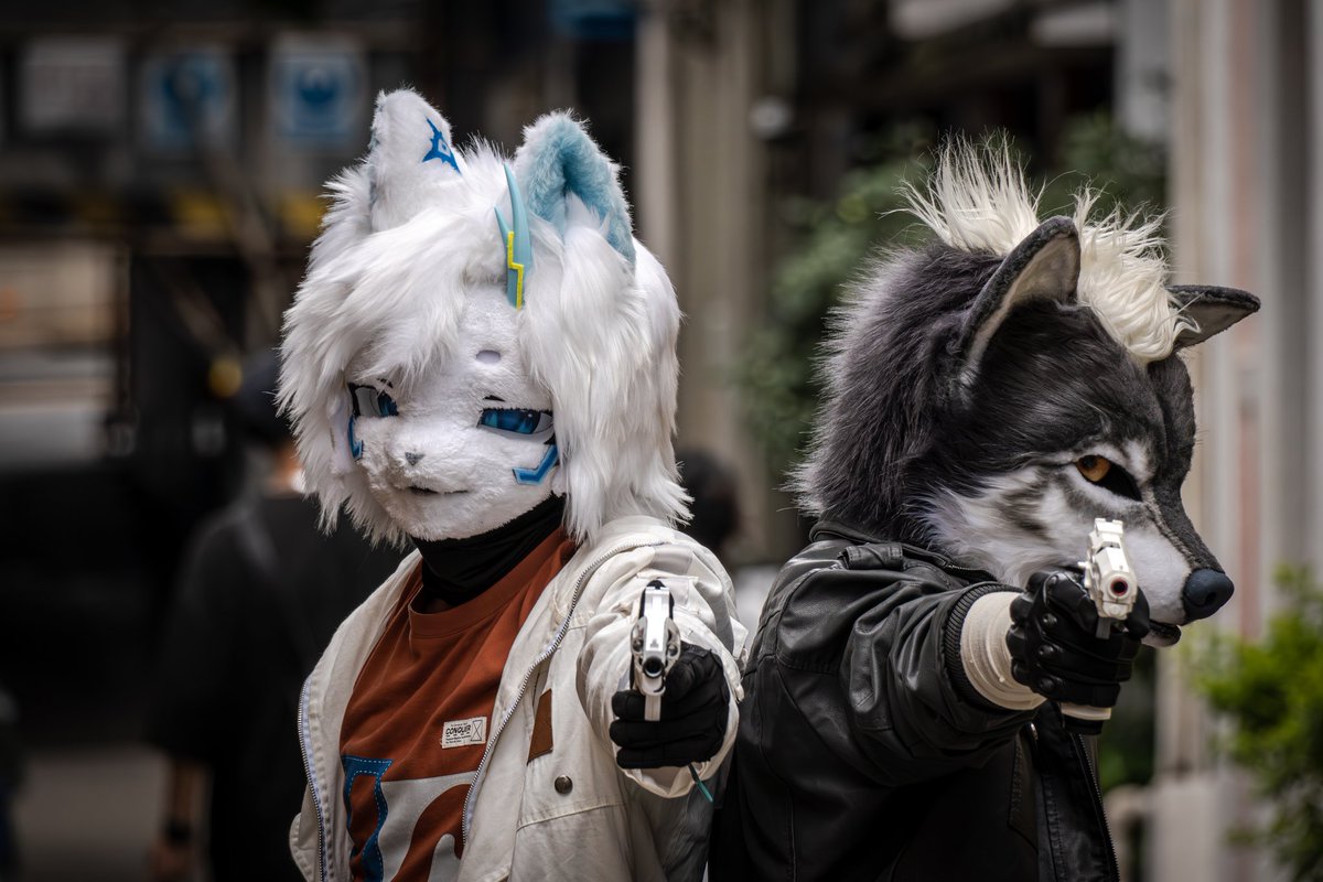 “真没想到，当年那个用金手指持枪，跟大哥跑腿的愣头青，现在也是独当一面的人物了...”

🌊士别三日🌊
是一年前的毛照，时间过得真快...
以前出毛还很内敛，不太会摆动作w
现在已经人毛一体了！

🐺：坦克 <a href="/oldertank/">tank</a>
📷：沐莉

#FursuitEveryday
#FursuitFriday 
#fursuiter 
#fursuit
#furry