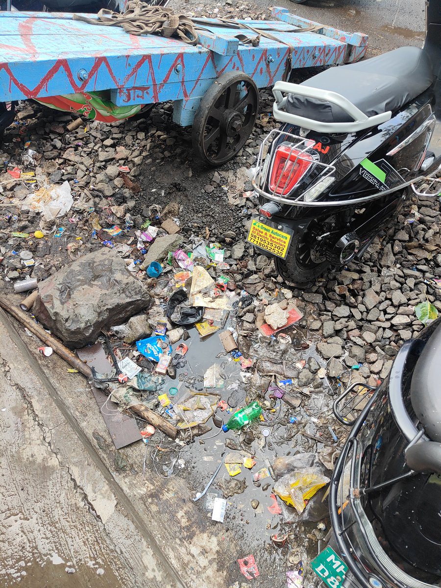 shahniteshkumar's tweet photo. Tweeting again 
Garbage, Stones &amp; rain water since last two months. Breeding ground for dangerous diseases as you see in photos &amp; videos. Kindly look into it. @mybmc @mybmcWardC Location ND road opposite Chanda wadi CP tank Mumbai 400004 https://t.co/vo5y8XYSJL
