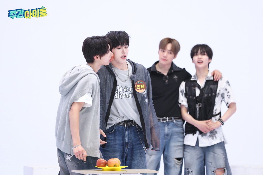 #주간아 #주간아이돌 <a href="/weeklyidol_/">주간아이돌 (Weekly idol official)</a>
#킥플립 #KickFlip <a href="/kickflip_jype/">KickFlip</a>

주간아이돌 접수한 만찢 비주얼 KickFlip 🔥
평정기가 궁금하다면? 

6월 20일 (금)
MBC M 오후 5시 30분
MBC every1 밤 11시 30분
주간아 본방사수📺