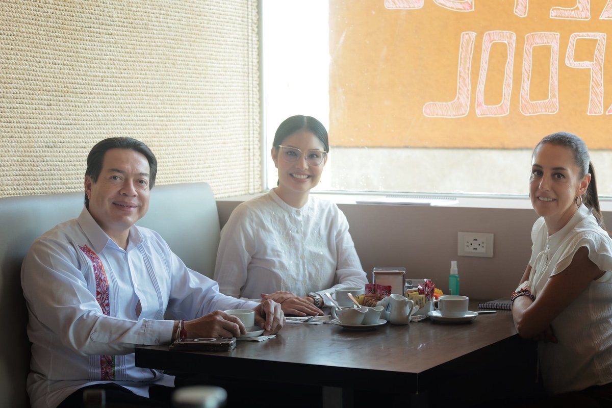 Geraldine Ponce (@geraldineponcem) on Twitter photo ¡Feliz cumpleaños amigo <a href="/mario_delgado/">Mario Delgado</a> ! 🎉
Te deseo un año lleno de salud, logros y muchas alegrías. Gracias por tu compromiso incansable con la educación y por inspirar a tantas y tantos desde la <a href="/SEP_mx/">SEP México</a> . ¡Feliz cumpleaños amigo <a href="/mario_delgado/">Mario Delgado</a> ! 🎉
Te deseo un año lleno de salud, logros y muchas alegrías. Gracias por tu compromiso incansable con la educación y por inspirar a tantas y tantos desde la <a href="/SEP_mx/">SEP México</a> .