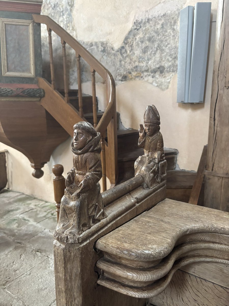Magnifiques stalles sculptées de l’église paroissiale de Mortemart (Limousin), ancienne chapelle des Augustins, XVe siècle.