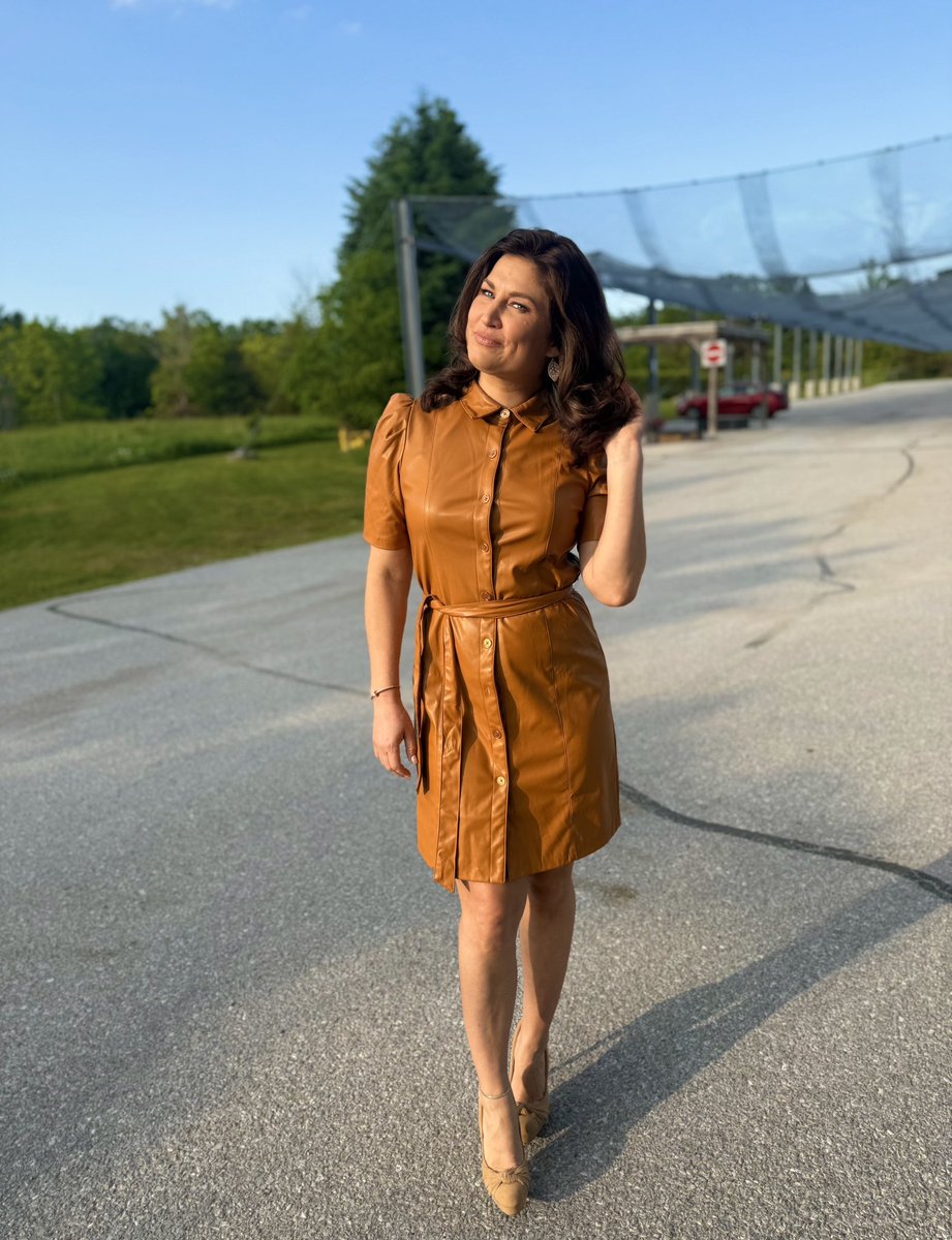 Taking advantage of the golden hour to snap my new favourite consignment find - DKNY dress -  with the tags still on! 🏷️ 👗
