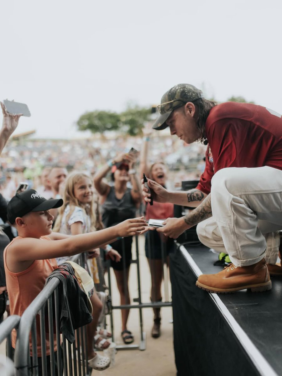 Second weekend of tour with <a href="/OldDominion/">Old Dominion</a> and <a href="/ernest615/">ERNEST</a> was the most fun we’ve had in a while 🔥

Thank y’all for showing up early to catch our set every night 🙏🏼🙏🏼🙏🏼

Hittin Missouri and Kansas for a couple shows then back with OD in Colorado see y’all on the road!!!