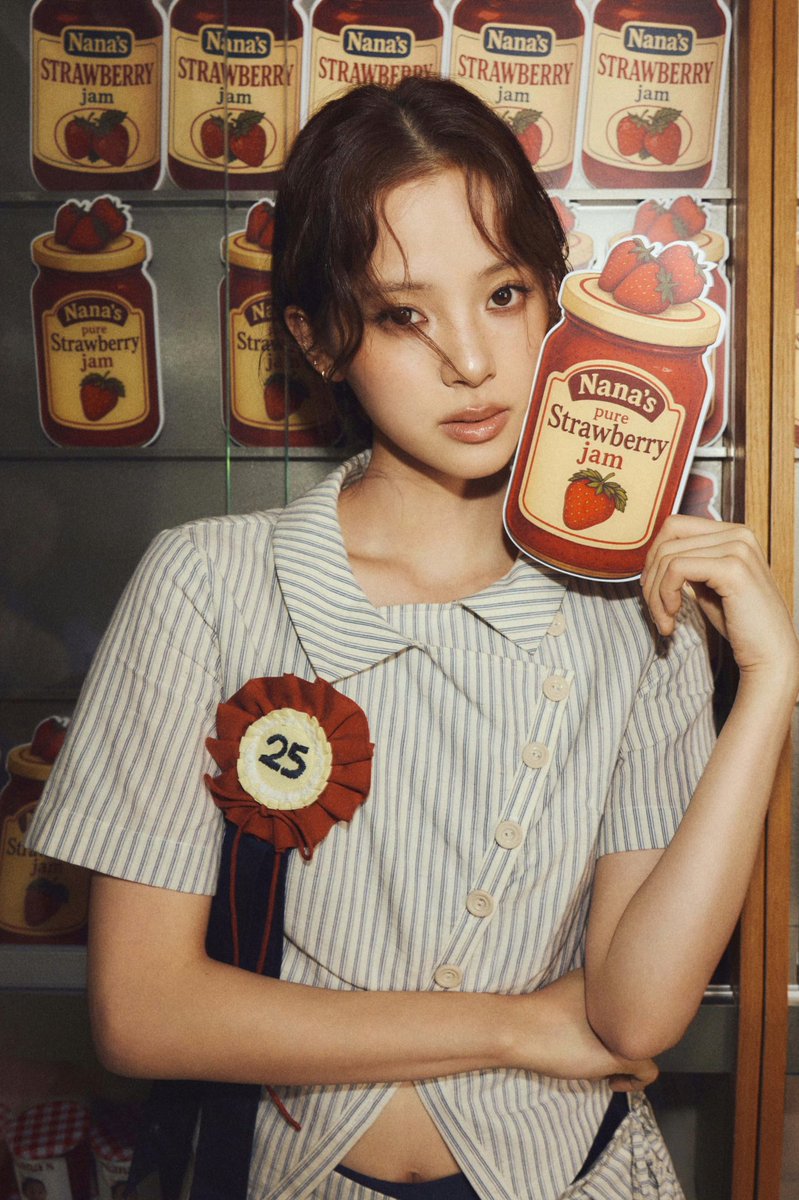 看着娜娜妈妈的眼睛 还不赶快撸自己的贱鸡巴 都胀的不行了吧 快点撸 张嘴把主人今天穿棉袜含在嘴里 吸感觉里面的脚汗 妈妈这几天过生日贱狗都不知道主动过俩把妈妈忙了一天的脚底舔干净 废物东西 主人盯着你射出来 娜娜主人给你倒计时射到娜娜的脚底 贱狗的精液最适合当润滑油
#欧阳娜娜 #意淫 #射屏