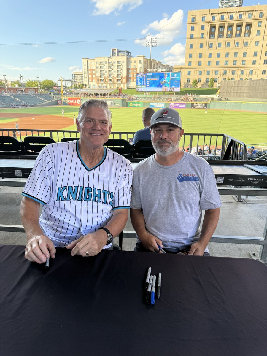 eddiesmith89's tweet photo. Anyone know this young gentleman?? Ol Dale Murphy!!! https://t.co/jT1jVLEKvt