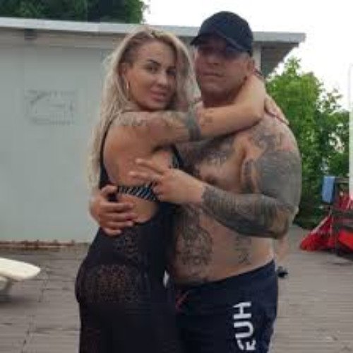 crypto20oi's tweet photo. Un clip video în care apare Ramona Corduneanu, so��ia lui Adrian Corduneanu, a devenit viral și a stârnit un val de discuții pe rețelele de socializare. Reacțiile sunt împărțite, iar subiectul a captat rapid interesul publicului https://t.co/GLzNAckNeT