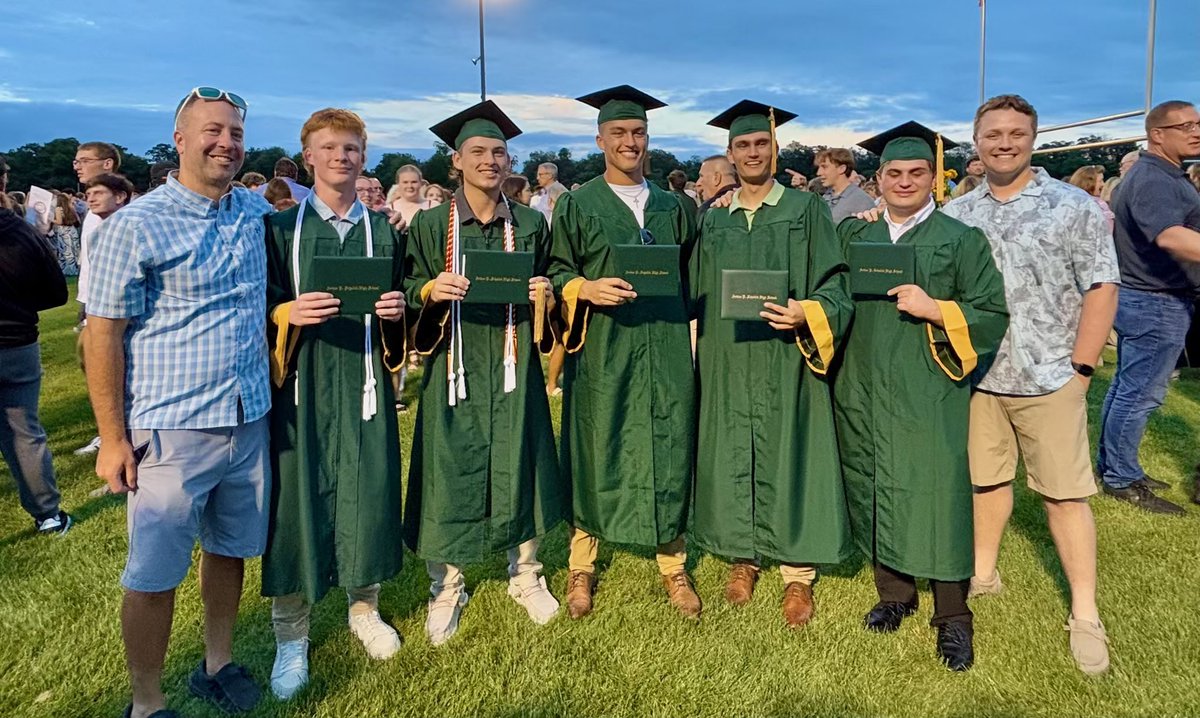 Congratulations to our Seniors graduating tonight. Forever SJ Group 1 Champs. Future Cougars have big shoes to fill ⚾️💪🏻