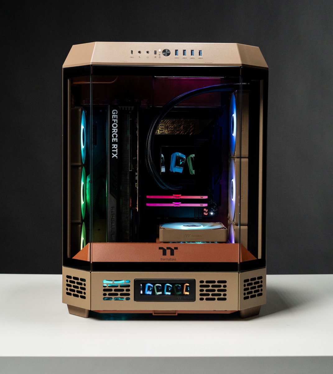 Colors to match a variety of desk aesthetics makes customizing your PC setup, your way a breeze 🎨🖌 The Tower 600 comes in 10+ colors for you to choose from, here's a few just to start:

Light-Year Green 💚
Bubble Pink 💕
Racing Green 🌲
Gravel Sand ⌛