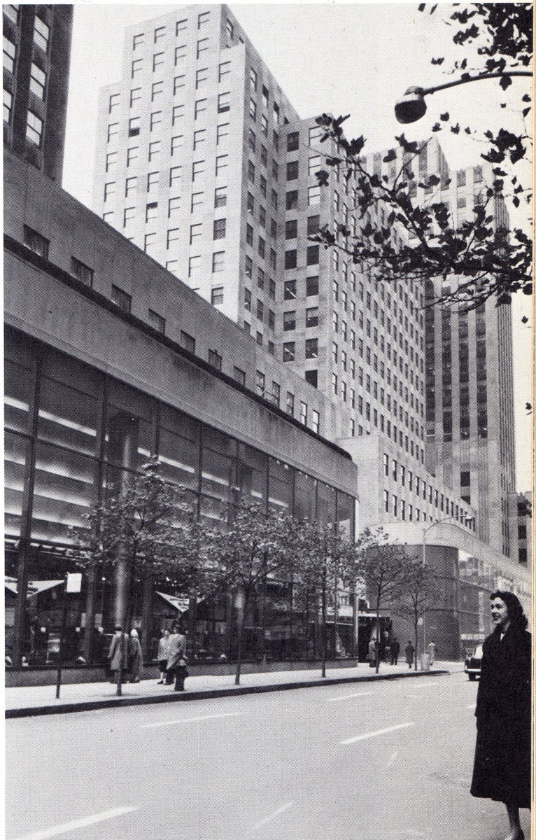 eralsoto's tweet photo. En 1955, el Rockefeller Center sumó un edificio sobrio pero clave: el anexo de la U.S. Rubber Company.

Una ampliación poco conocida que anticipó un nuevo lenguaje arquitectónico dentro del conjunto.

👉 https://t.co/wVpS5HHnqP

#NYC #ArquitecturaModerna #RockefellerCenter https://t.co/W8p5C0StoD