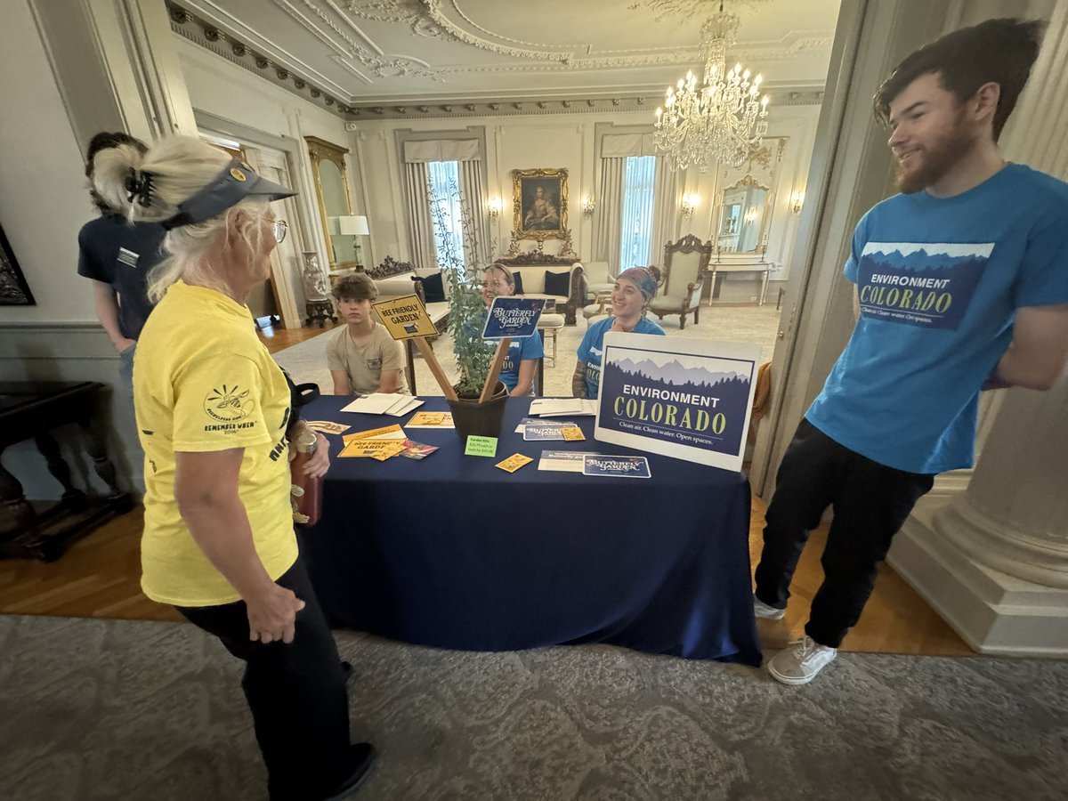 HelpersBee's tweet image. Went to environment, Colorado pollinator’s event at the governors mansion !!