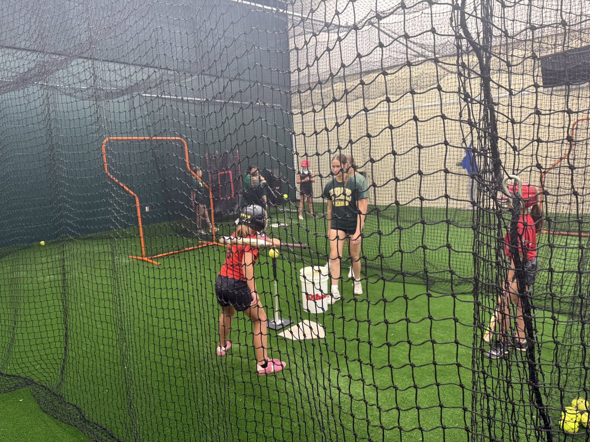 Day 1 of the 1st Annual BeElite Softball Camp! Future Airedales in the making!
#BeElite