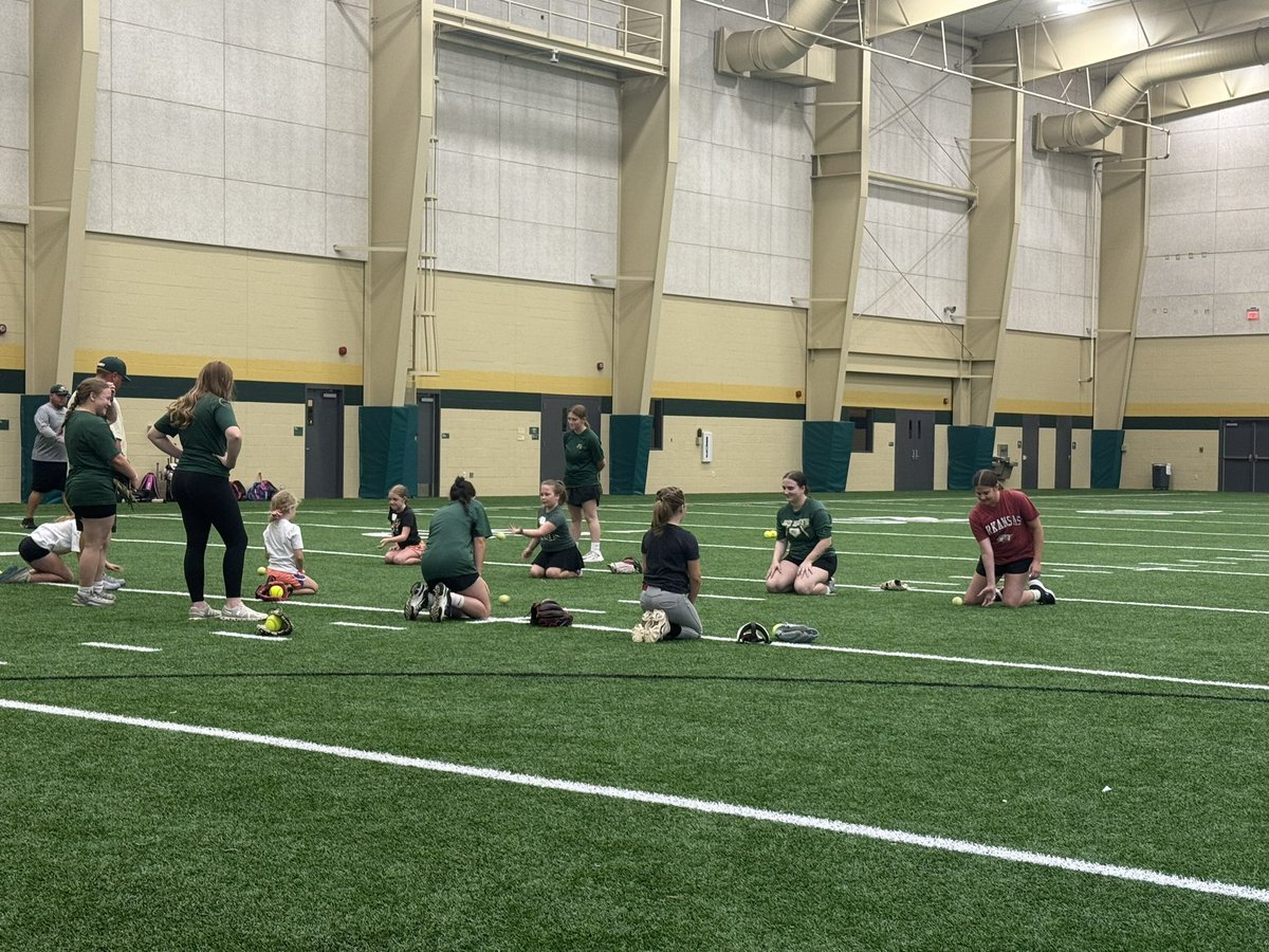 almasoftball's tweet photo. Day 1 of the 1st Annual BeElite Softball Camp! Future Airedales in the making!
#BeElite https://t.co/Ox2W8pqlMP