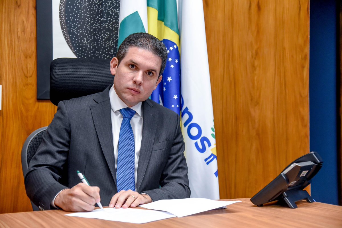 pesquisas_elige's tweet photo. 🚨URGENTE: Oi, @HugoMottaPB e @nikolas_dm: Vossas Excelências têm, a partir de agora, 38 minutos para a reversão da decisão que aumentou impostos sobre a Conta de Luz dos mais pobres. Caso contrário, através da minha conta, o Brasil inteiro vai saber, em um vídeo com fundo preto publicado ainda hoje, o que vocês (e outros patriotas também) fazem com o DINHEIRO PÚBLICO dos pagadores de impostos!🇧🇷👍😎😯